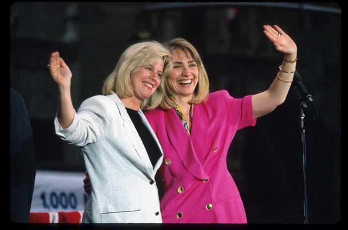 Hillary Clinton baja en las encuestas y Donald Trump sigue subiendo