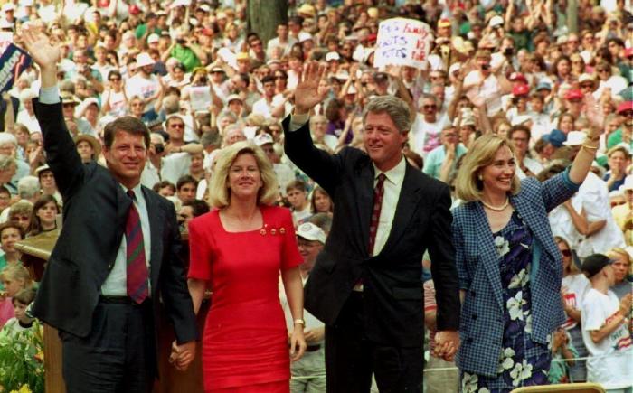 Hillary Clinton baja en las encuestas y Donald Trump sigue subiendo