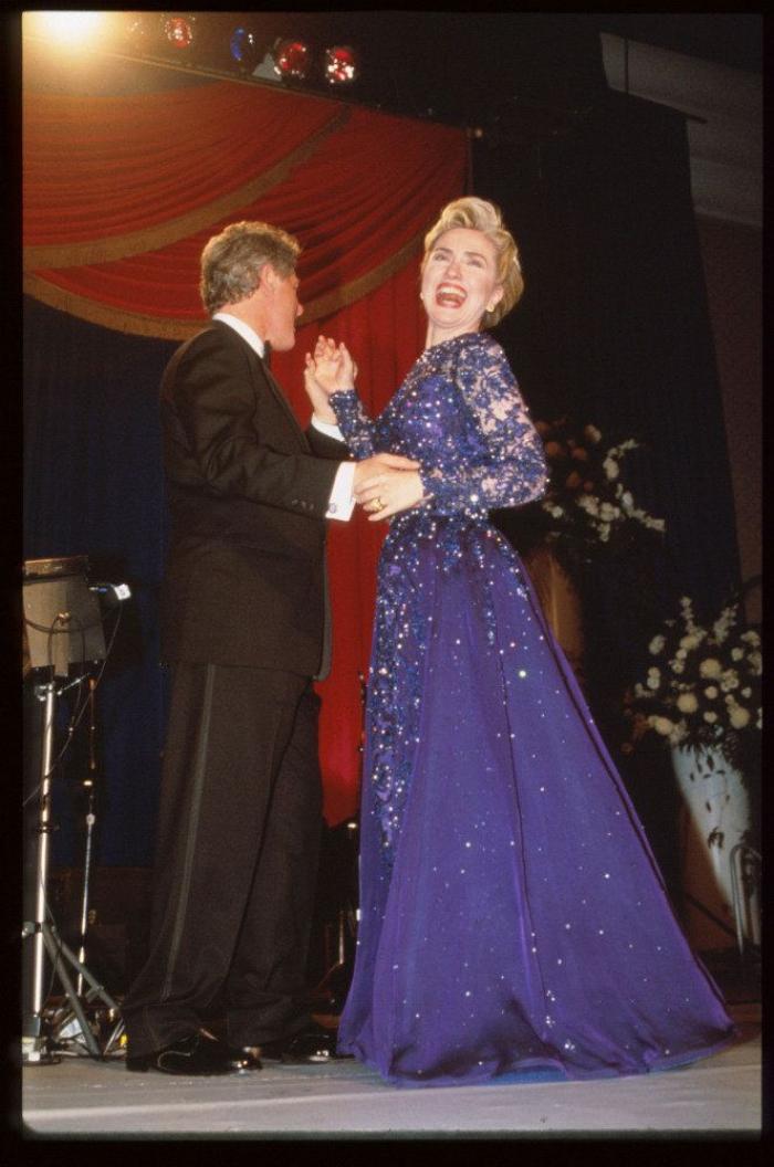 Hillary Clinton baja en las encuestas y Donald Trump sigue subiendo