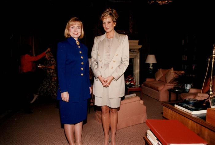 Hillary Clinton baja en las encuestas y Donald Trump sigue subiendo