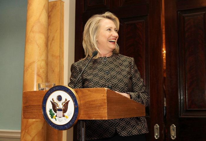 Hillary Clinton baja en las encuestas y Donald Trump sigue subiendo