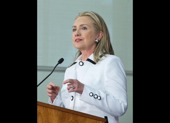 Hillary Clinton baja en las encuestas y Donald Trump sigue subiendo