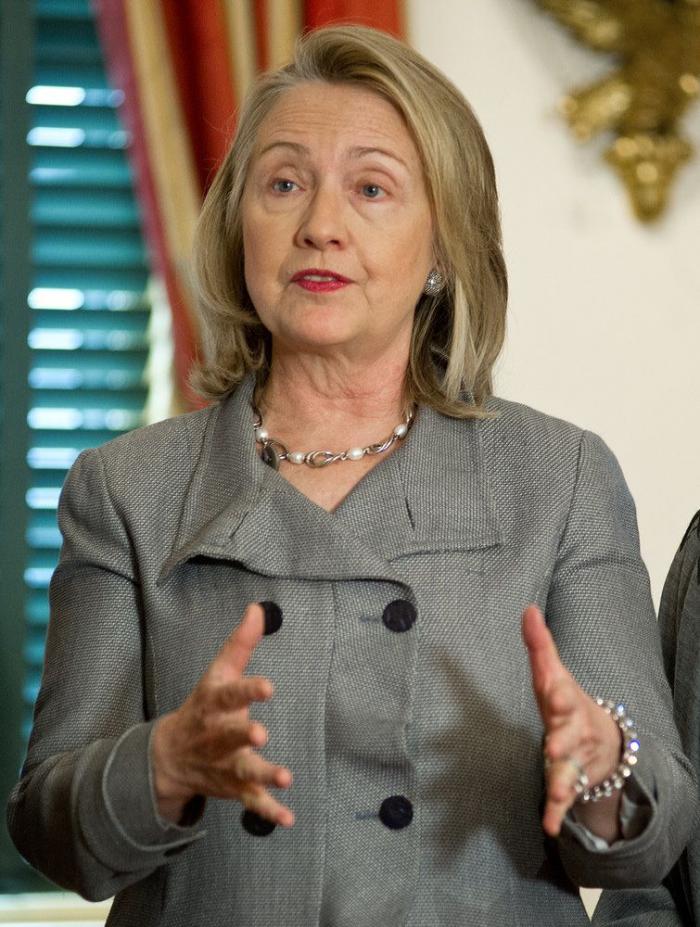 Hillary Clinton baja en las encuestas y Donald Trump sigue subiendo