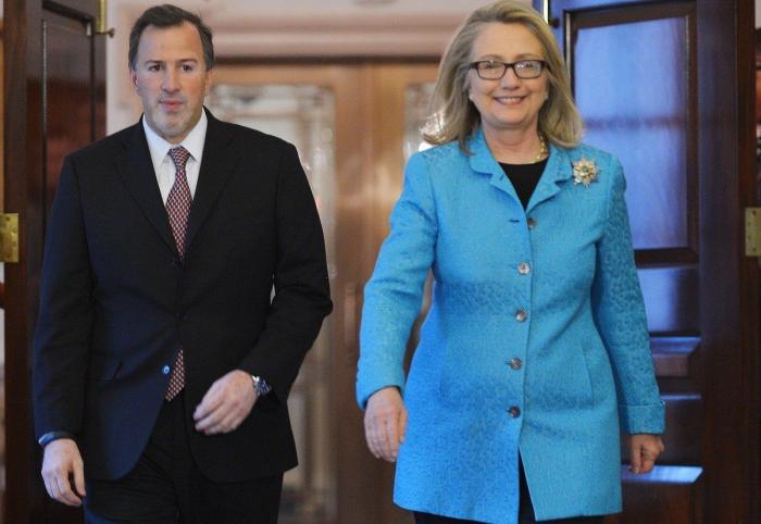 Hillary Clinton baja en las encuestas y Donald Trump sigue subiendo