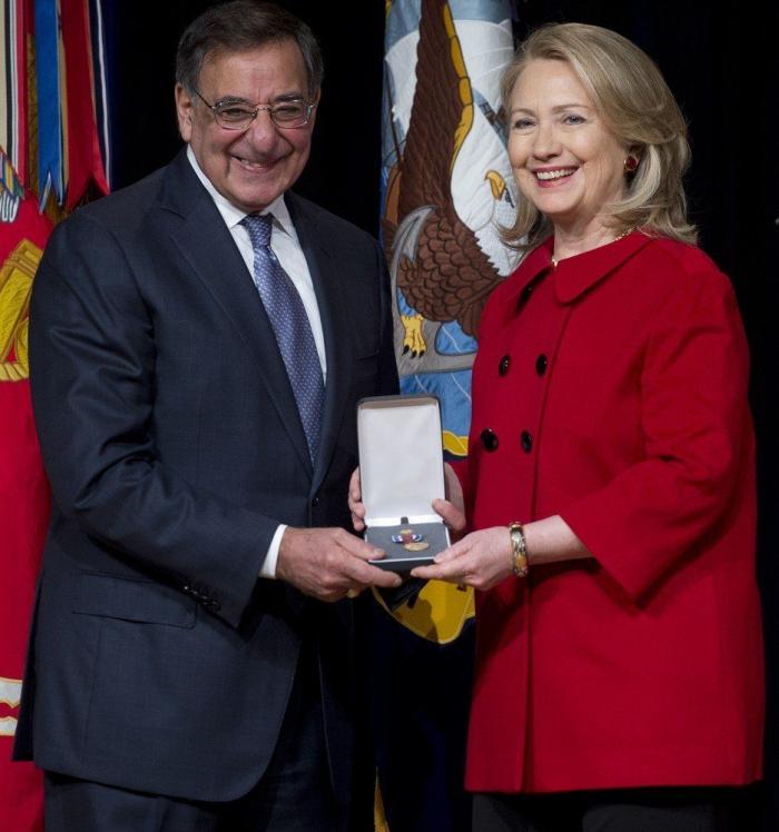 Hillary Clinton baja en las encuestas y Donald Trump sigue subiendo