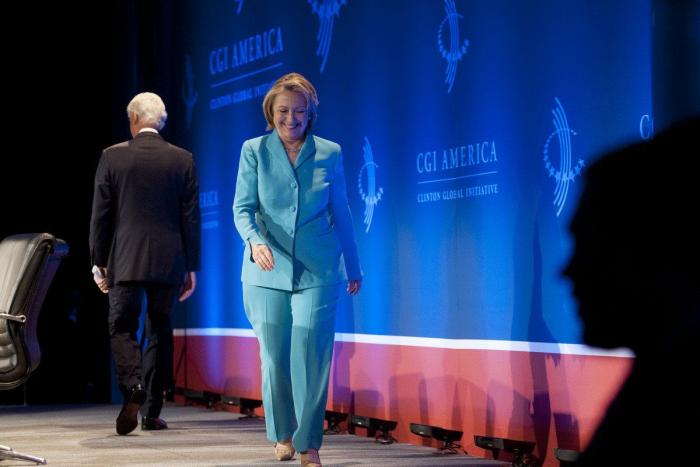 Hillary Clinton baja en las encuestas y Donald Trump sigue subiendo