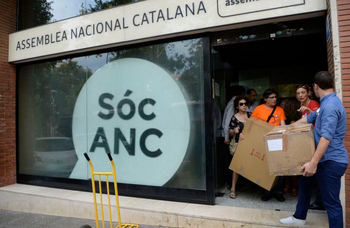 ANC evacúa todo el material sobre el referéndum del 1-O por un rumor de registro