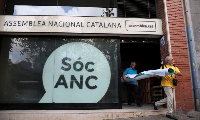 ANC evacúa todo el material sobre el referéndum del 1-O por un rumor de registro