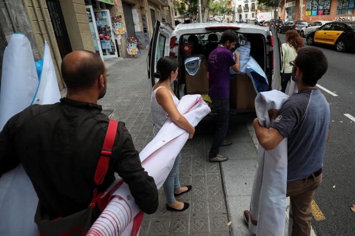 ANC evacúa todo el material sobre el referéndum del 1-O por un rumor de registro