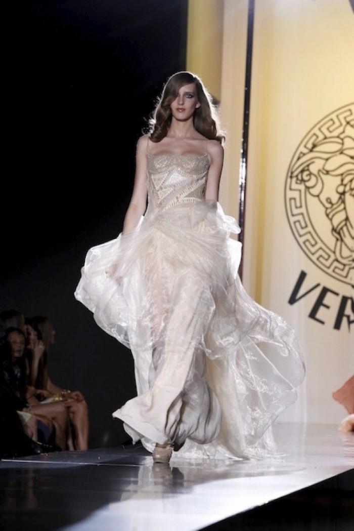 Versace reúne a las cinco top models de los 90 para homenajear a Gianni