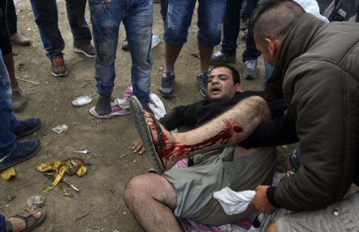 La Policía macedonia dispersa a los migrantes con gases lacrimógenos