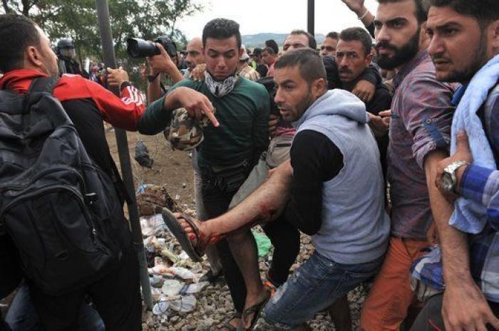 La Policía macedonia dispersa a los migrantes con gases lacrimógenos