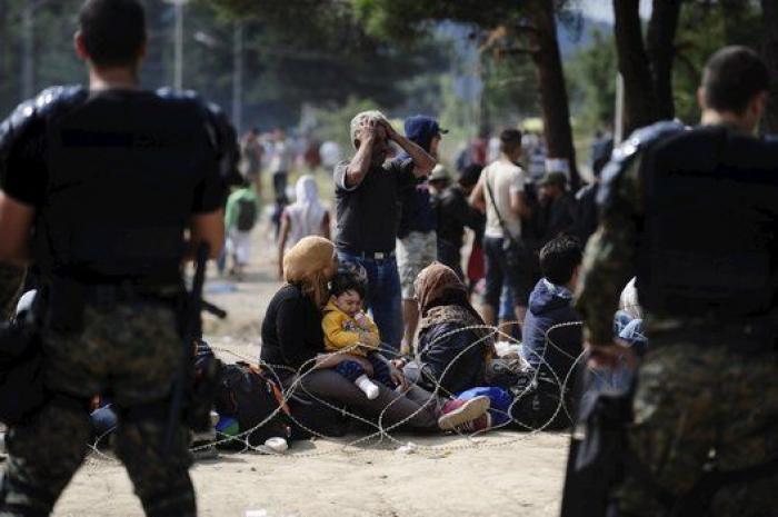 La Policía macedonia dispersa a los migrantes con gases lacrimógenos