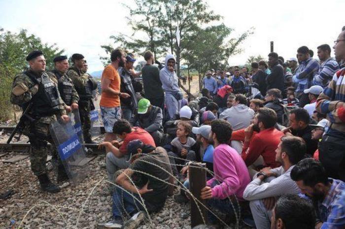 La Policía macedonia dispersa a los migrantes con gases lacrimógenos