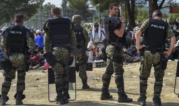 La Policía macedonia dispersa a los migrantes con gases lacrimógenos