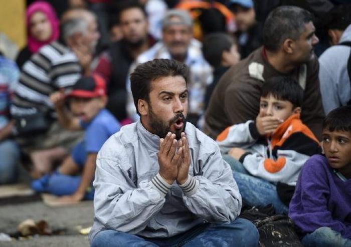 La Policía macedonia dispersa a los migrantes con gases lacrimógenos