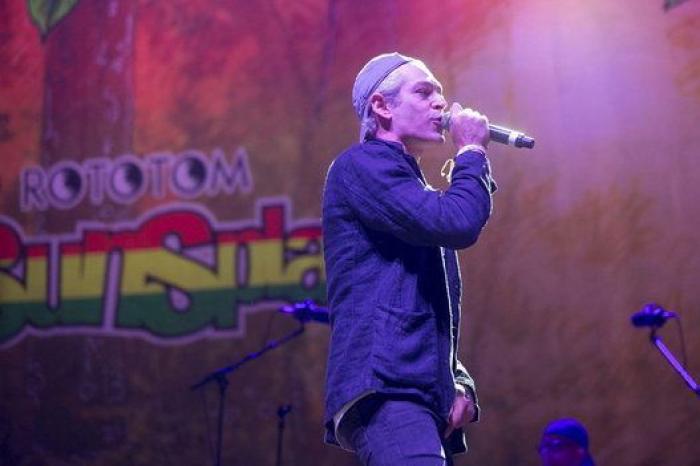 Matisyahu canta en el Rototom entre abucheos de parte del público y banderas palestinas