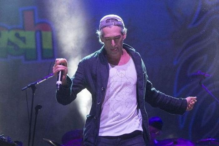 Matisyahu canta en el Rototom entre abucheos de parte del público y banderas palestinas