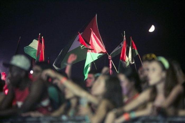 Matisyahu canta en el Rototom entre abucheos de parte del público y banderas palestinas