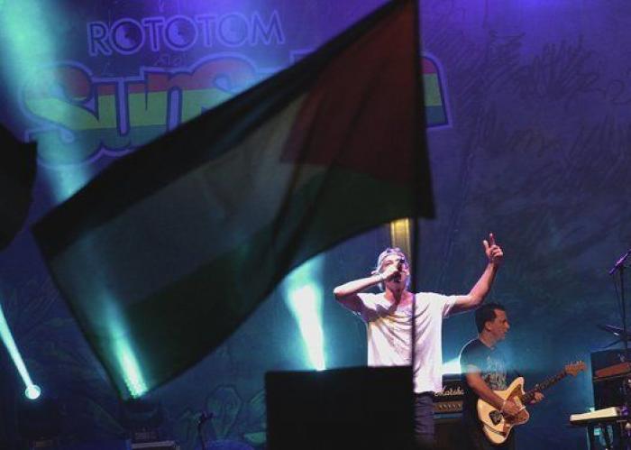 Matisyahu canta en el Rototom entre abucheos de parte del público y banderas palestinas