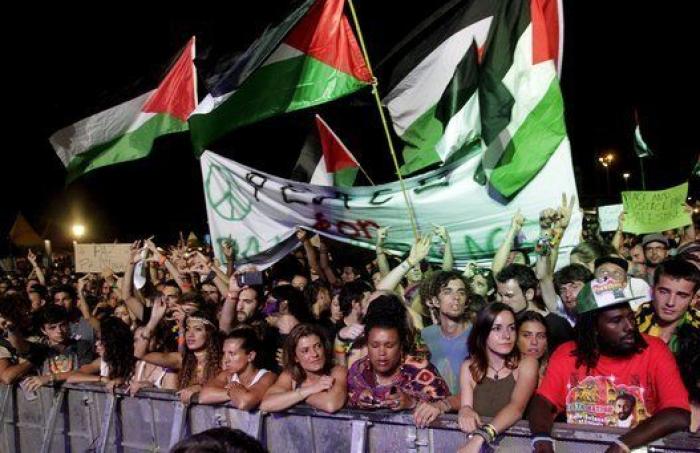 Matisyahu canta en el Rototom entre abucheos de parte del público y banderas palestinas