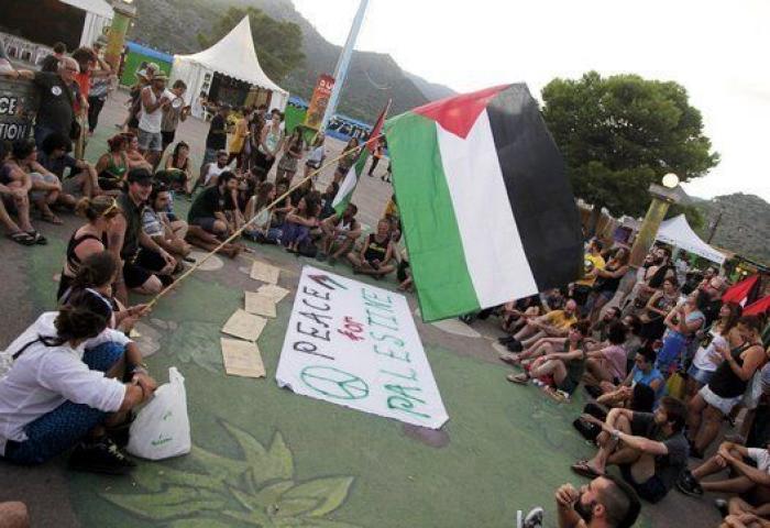 Matisyahu canta en el Rototom entre abucheos de parte del público y banderas palestinas