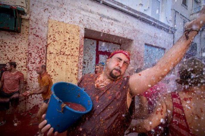 La Tomatina celebra su 70 aniversario con más de 22.000 participantes
