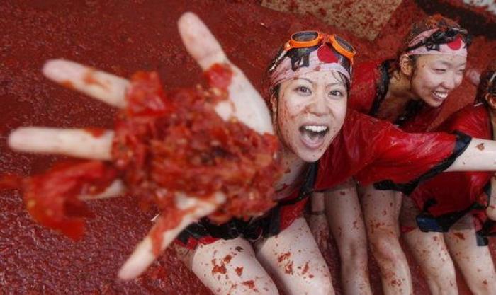 La Tomatina celebra su 70 aniversario con más de 22.000 participantes