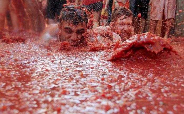 La Tomatina celebra su 70 aniversario con más de 22.000 participantes