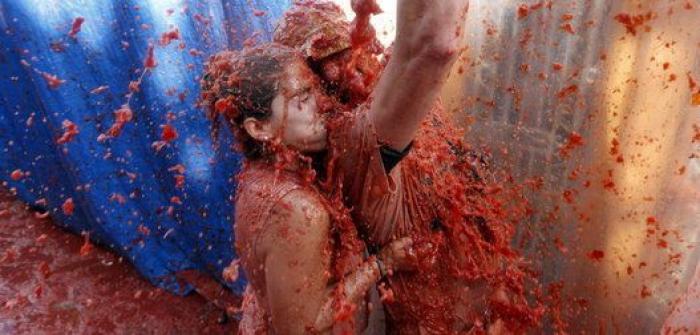La Tomatina celebra su 70 aniversario con más de 22.000 participantes