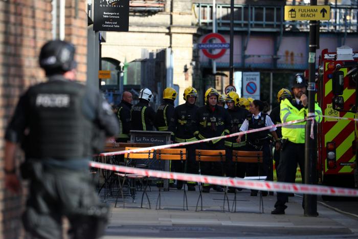 Un atentado terrorista con explosivos deja 22 heridos en el metro de Londres