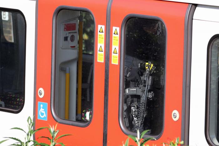 Un atentado terrorista con explosivos deja 22 heridos en el metro de Londres