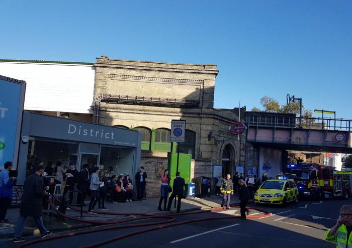 Un atentado terrorista con explosivos deja 22 heridos en el metro de Londres