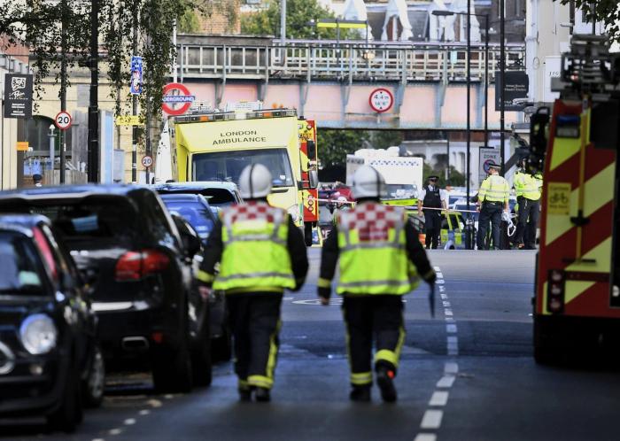 Un atentado terrorista con explosivos deja 22 heridos en el metro de Londres