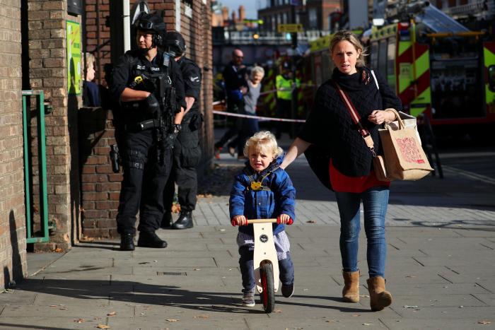 Un atentado terrorista con explosivos deja 22 heridos en el metro de Londres