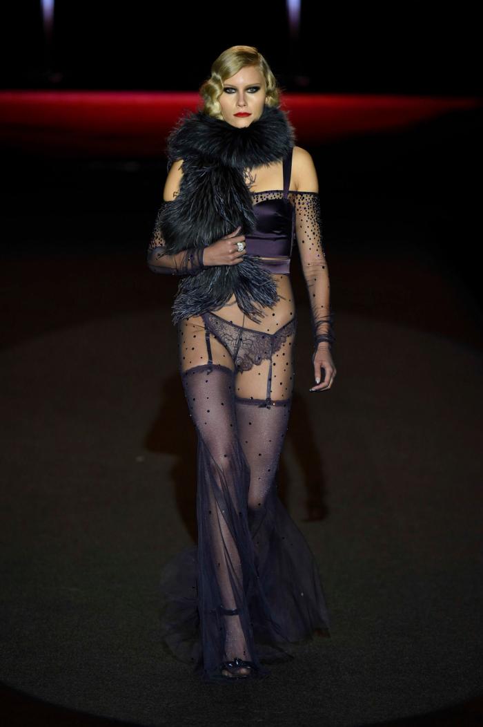 Hiba Abouk, estrella del desfile de lencería de Andrés Sardá