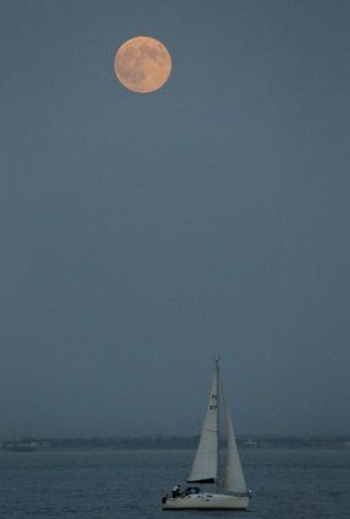 Las impresionantes imágenes de la 'superluna' de finales de agosto