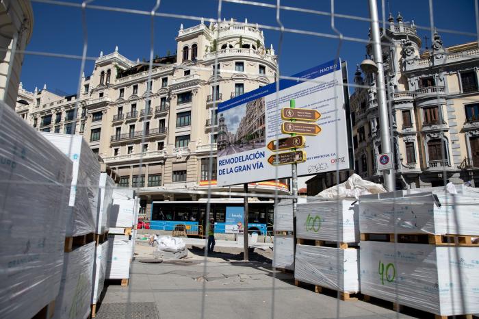 El caos de pasear por la Gran Vía en obras (FOTOS)