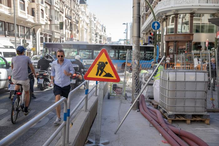 El caos de pasear por la Gran Vía en obras (FOTOS)