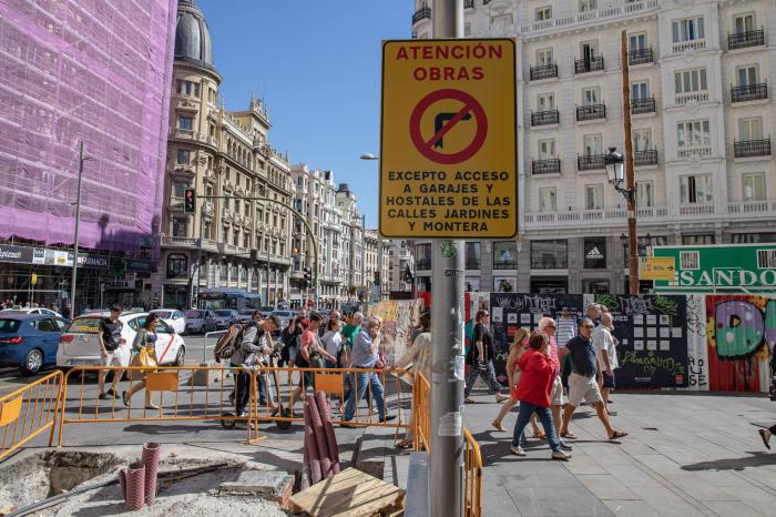 El caos de pasear por la Gran Vía en obras (FOTOS)