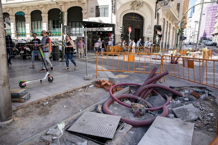El caos de pasear por la Gran Vía en obras (FOTOS)