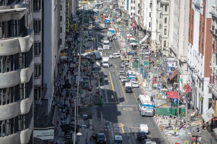 El caos de pasear por la Gran Vía en obras (FOTOS)