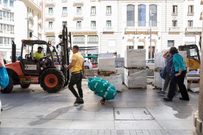 El caos de pasear por la Gran Vía en obras (FOTOS)