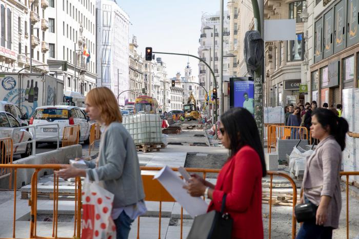El caos de pasear por la Gran Vía en obras (FOTOS)