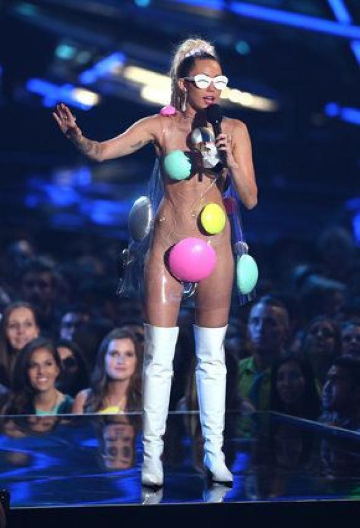 Los no-vestidos de Miley Cyrus en los MTV Video Music Awards 2015 (FOTOS)