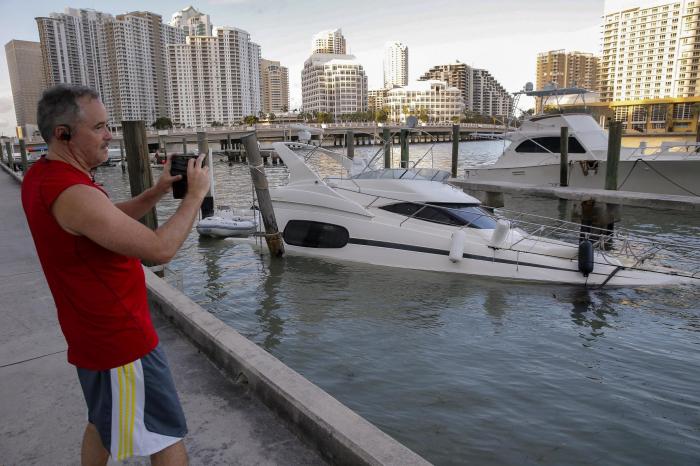 Irma se debilita a depresión tropical en su avance por el sureste de EEUU