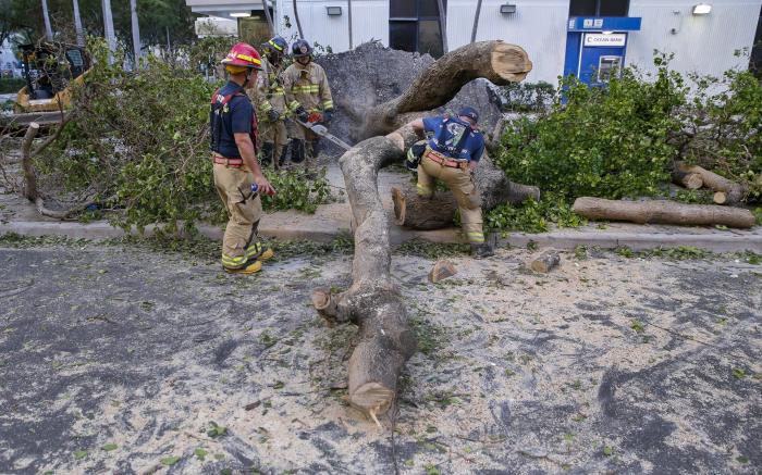 Irma se debilita a depresión tropical en su avance por el sureste de EEUU