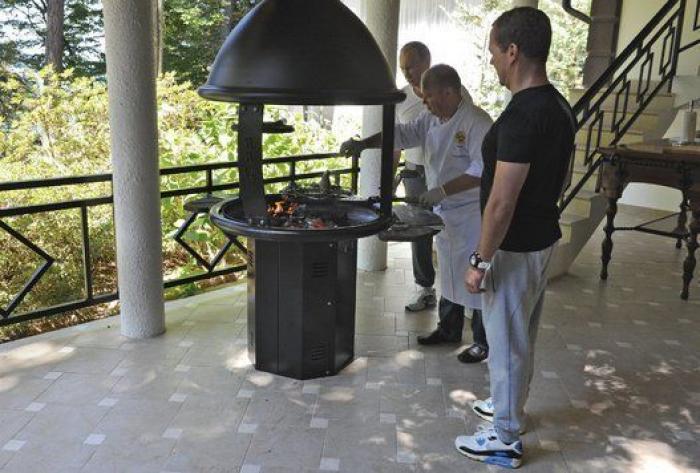 Putin y Medvedev, de pesas y tés