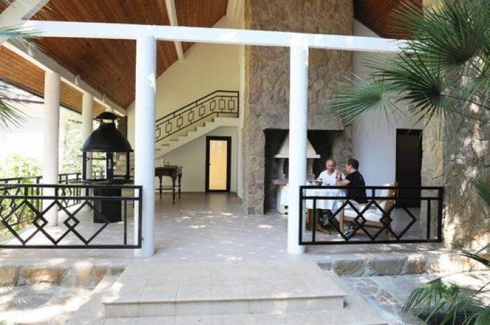 Putin y Medvedev, de pesas y tés