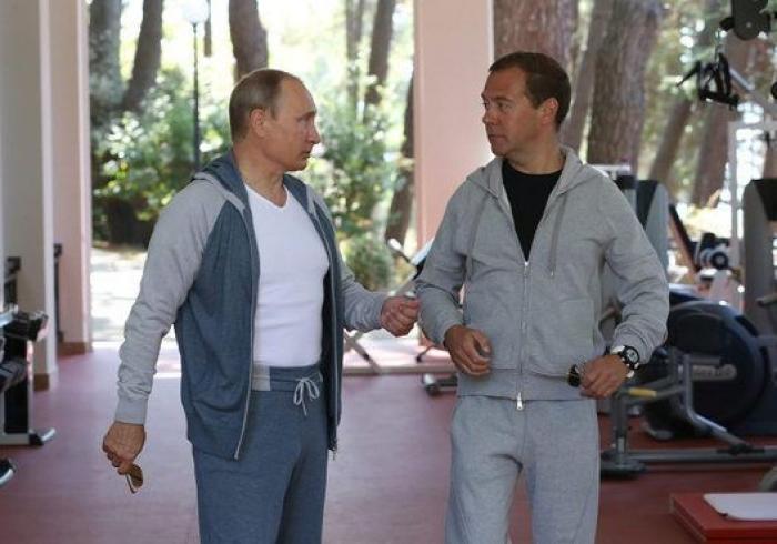 Putin y Medvedev, de pesas y tés